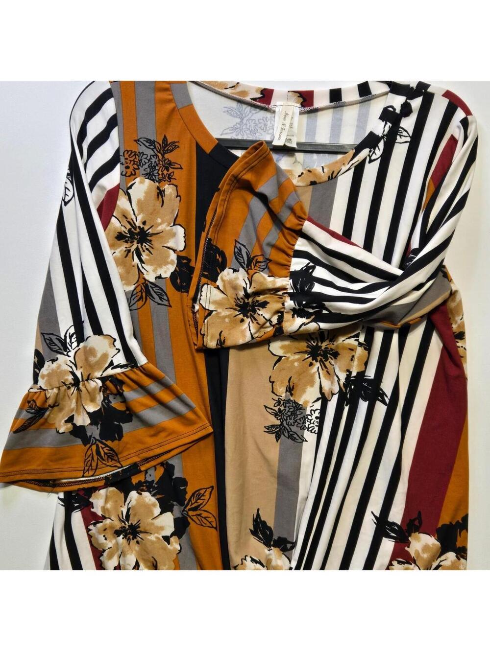 Now N Forever LA Floral Geometric Blouse